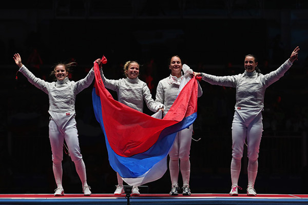 Болеем за наших: Российские саблистки посвятили свое олимпийское золото спортсменам, которые не смогли приехать в Рио