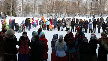 В Новосибирске будущие учителя проводили зиму шествием