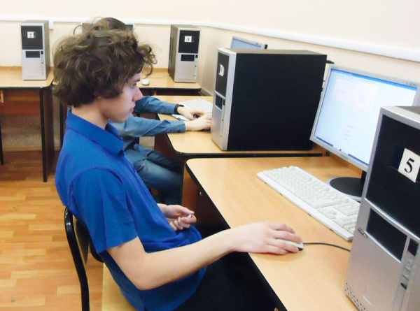 В НГПУ проверили знания школьников по информатике