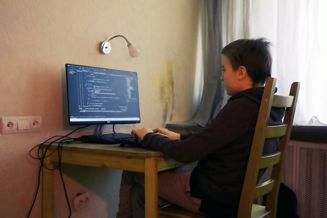 11-летний новосибирец программирует и учит нейросеть писать сочинения