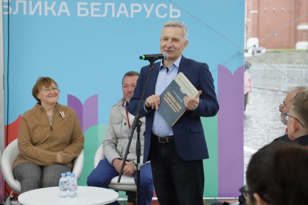 На фестивале «Красная площадь» представили редкие издания Константина Ушинского