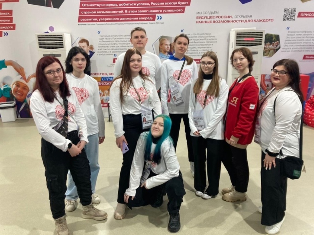 Куйбышевские волонтеры работают на Международной выставке-форуме «Россия»